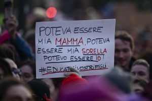700 pagine di referti medici, scosse con il taser e sediate. A Roma 19 casi di violenza sulle donne al giorno