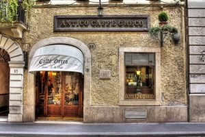 Caffè Greco, il ministero della Cultura ferma lo sfratto esecutivo. In ballo la destinazione di arredi e opere