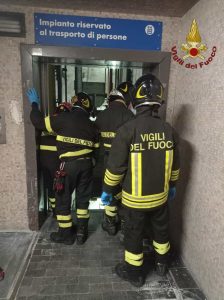 Incidente sul lavoro: operaio precipita in un ascensore alla stazione Termini, grave 30enne
