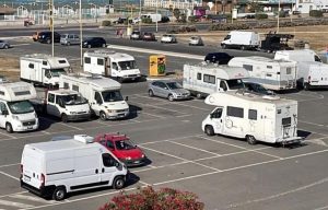 Ostia, basta camper in piazza Sirio: a ridosso del lungomare solo auto, moto e bici