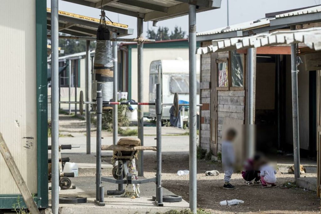 A Roma la popolazione che vive nei campi Rom è diminuita del 77% in 15 anni