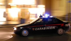Rapinata della borsa e minacciata da un bandito in scooter