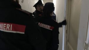 Latinos occupano una palazzina al Pigneto