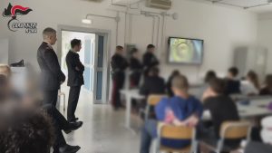 Bullismo, droga e social: i carabinieri incontrano gli studenti del Quarticciolo