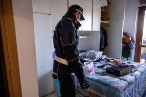 Dietro i centri massaggi a luci rosse di Roma una organizzazione criminale, blitz della polizia locale