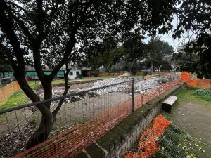 Il centro anziani distrutto dall'incendio riaprirà a fine anno: "In corso le demolizioni"