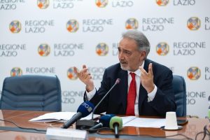 Come sta la sanità del Lazio dopo due anni di Rocca. I numeri su liste di attesa e pronto soccorso