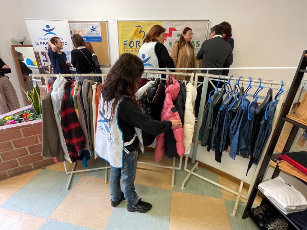 A Roma apre un guardaroba sociale per fornire vestiti a 100 famiglie fragili al mese