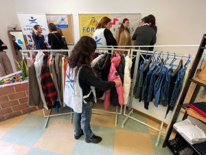 A Roma apre un guardaroba sociale per fornire vestiti a 100 famiglie fragili al mese