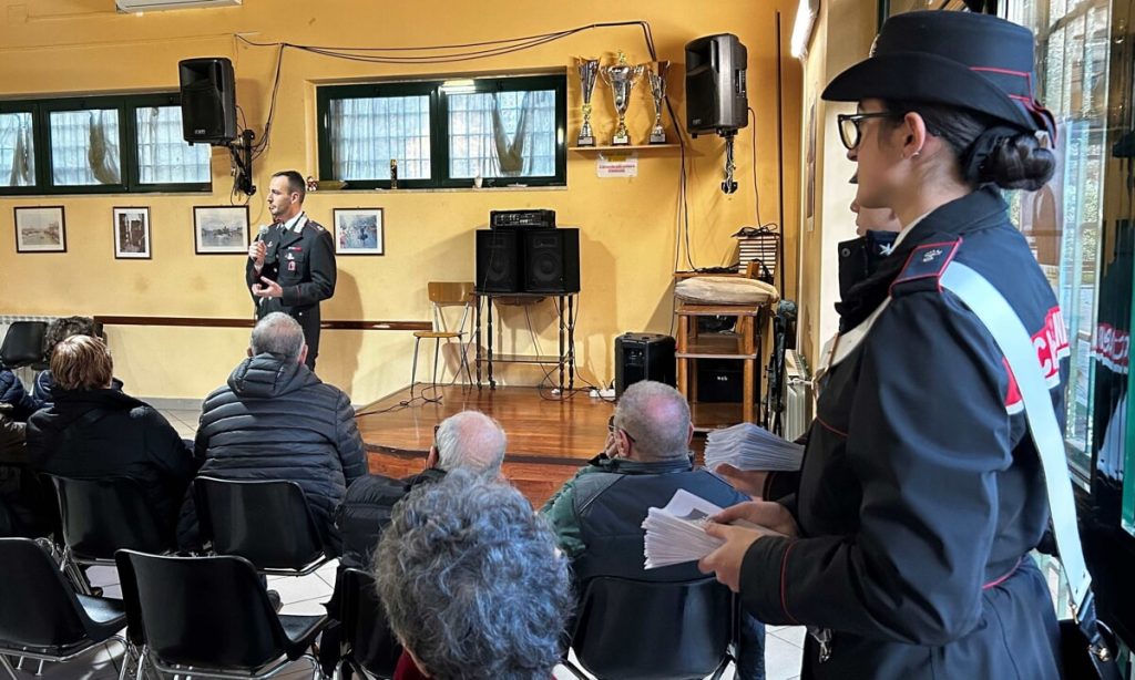Occhio alle truffe: i carabinieri incontrano gli anziani del Quarticciolo