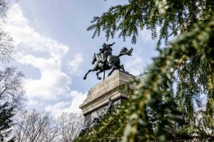 Torna a splendere, dopo il restyling, il monumento ad Anita Garibaldi al Gianicolo