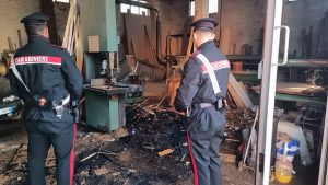 Incendio nella falegnameria a Roma: fiamme spente da una anziana vedova