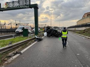 Incidente in tangenziale: morta in ospedale una delle due ragazze ferite