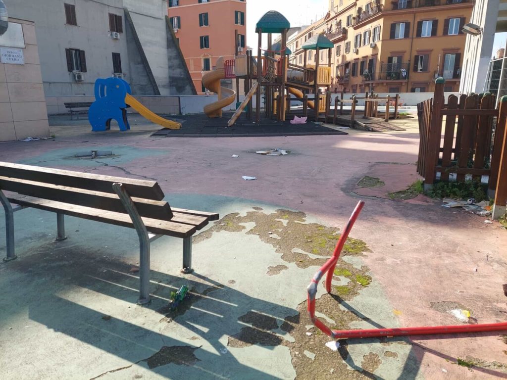 Trionfale, c’è un’area giochi è abusiva. I residenti incalzano il comune: “Regolarizzatela, manca nel territorio”
