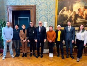 Coppia gay pestata a Roma dopo le nozze e minacciata con il coltello