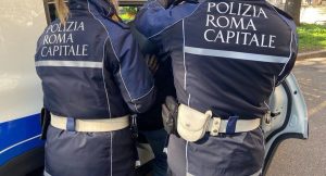 A fuoco un autobus a due passi da San Pietro