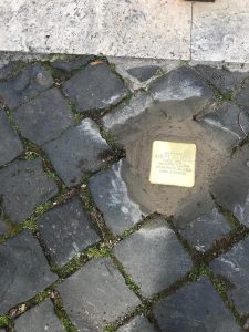 San Saba, posizionata una pietra d’inciampo in memoria di Giuseppe del Monte