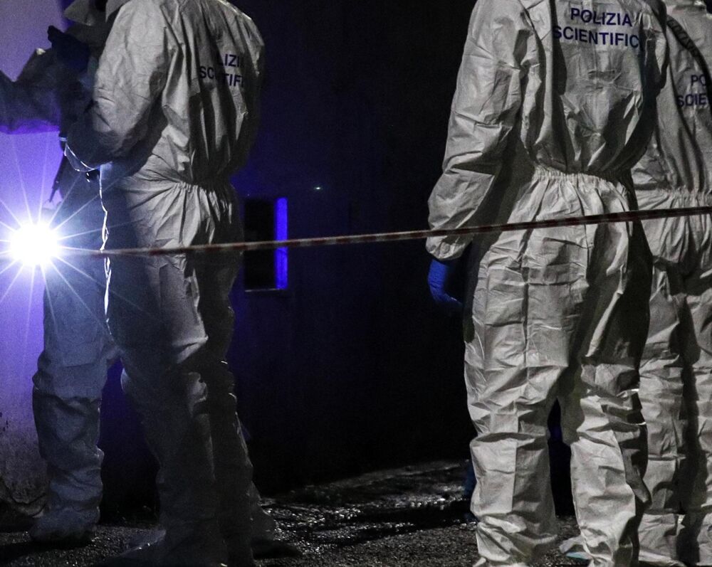 Spari a Roma, gambizzato il fratello del 'Principe' di Tor Bella Monaca. L'ombra della faida per la droga