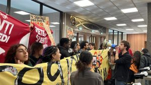 Gli studenti occupano la sede della Regione contro il dimensionamento: "Rocca ci ascolti"