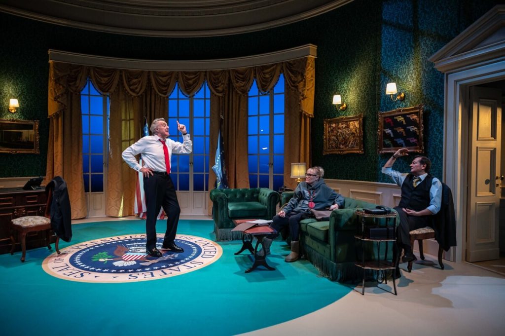 "November" con Luca Barbareschi al Teatro Argentina