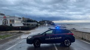 Maltempo sul litorale a nord di Roma: strade allagate. Chiuso un tratto dell'Aurelia