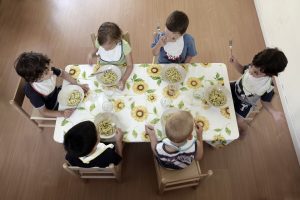 Cosa mangiano davvero a scuola i nostri bambini. Viaggio nelle mense di Roma