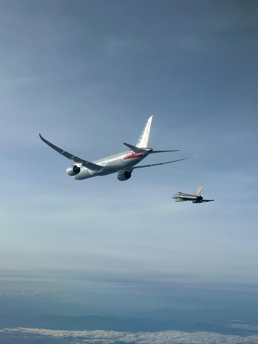 La paura dall'allarme bomba sull'aereo e l'arrivo scortato dai caccia a Fiumicino: il video. Cosa è successo