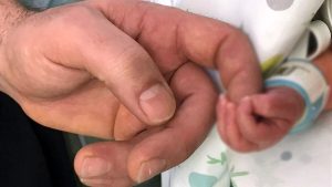 Ostia, bimba nata morta in ospedale. La famiglia denuncia e chiede verità