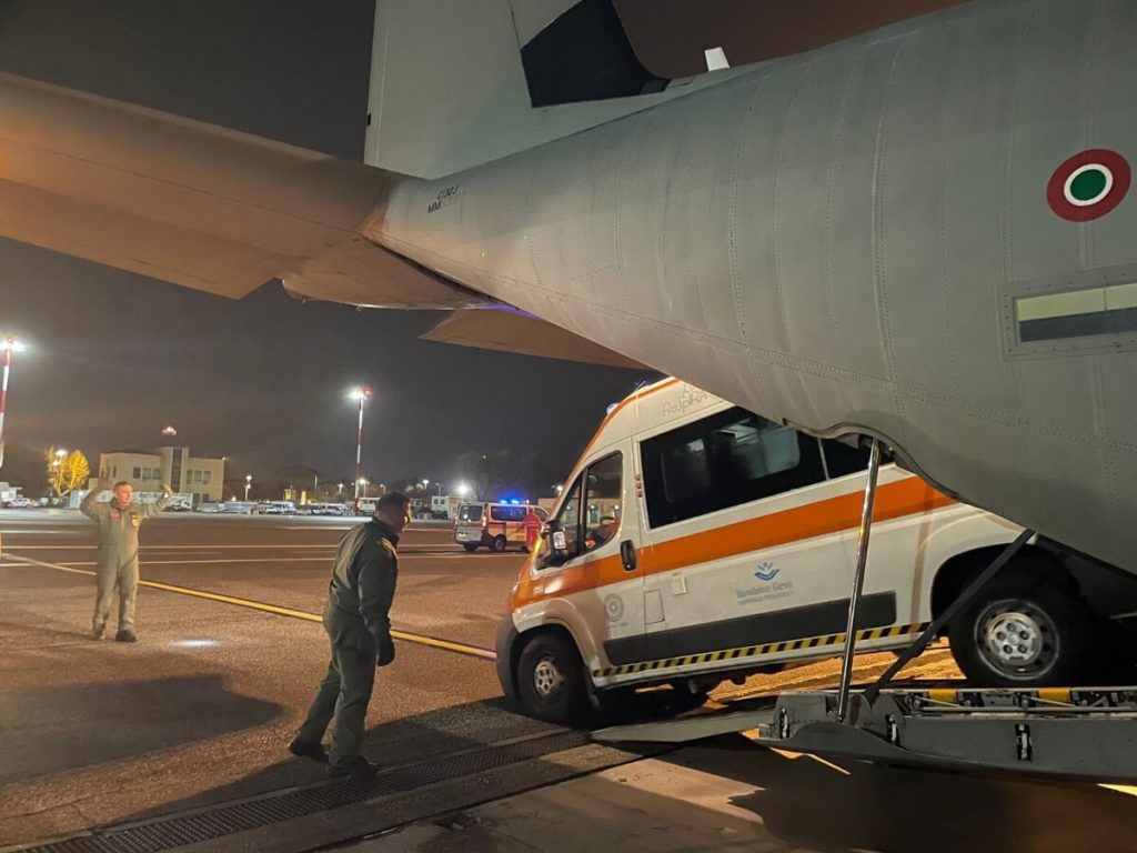 Neonato in pericolo di vita trasportato da Bari a Roma con un volo d'emergenza