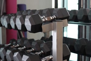 Roma, ha un infarto in palestra. Salvato da una poliziotta: "Non dava cenni di vita"