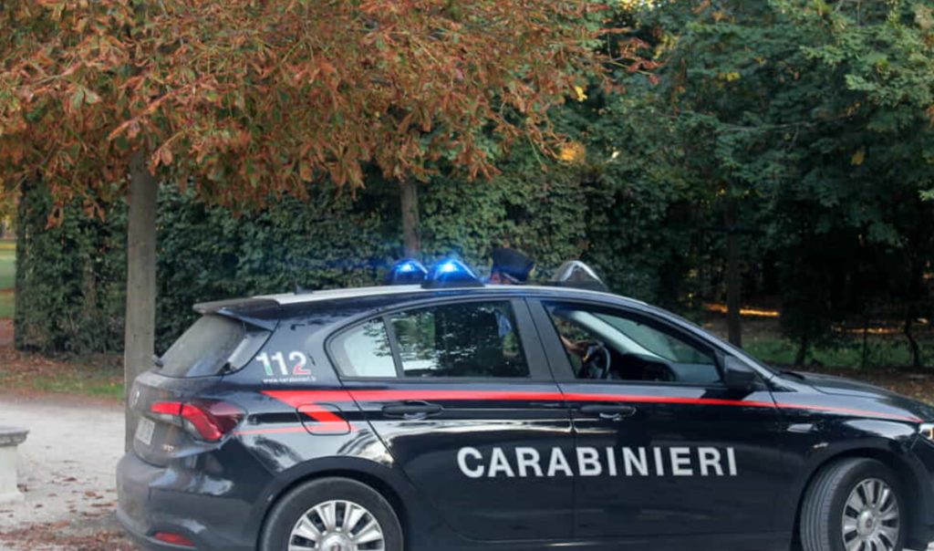 Trovato un cadavere nel parco