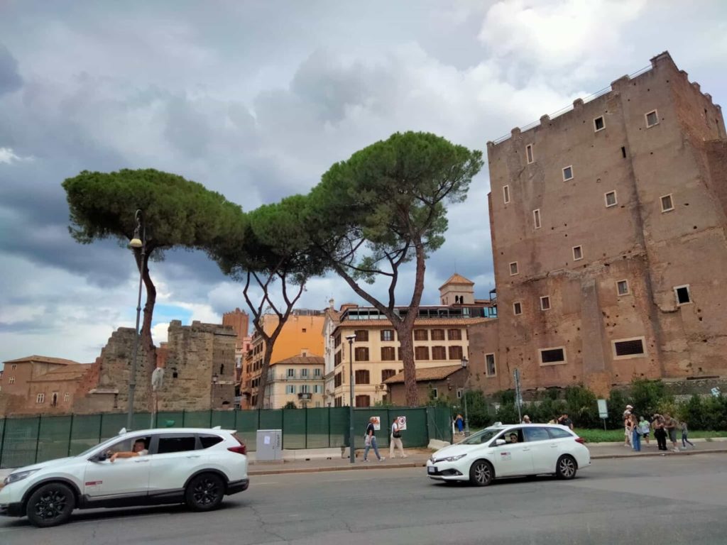 Pedonalizzazione largo Corrado Ricci, via il benzinaio: nel 2025 partono lavori anche sulla Torre dei Conti