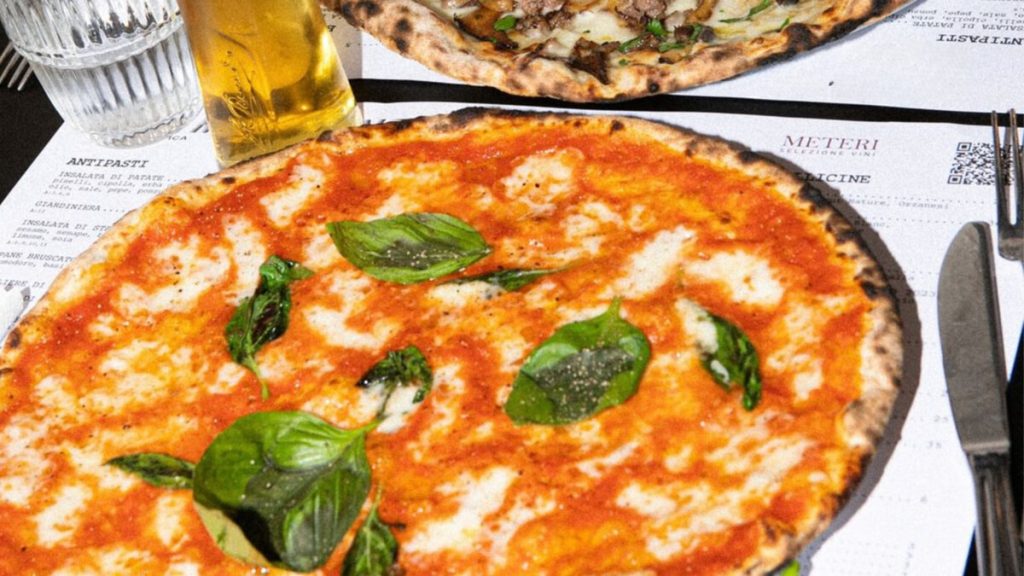 Le migliori pizzerie di Roma per mangiare la romana bassa e croccante nel 2025