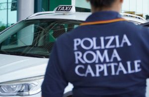 Ronde e minacce davanti all'outlet: così quattro tassisti avevano monopolizzato lo stallo
