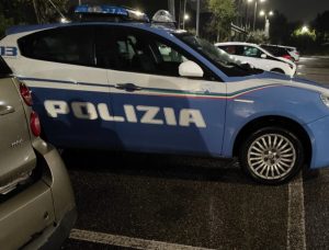 La droga nascosta nell'auto a noleggio, 20enne finisce nei guai
