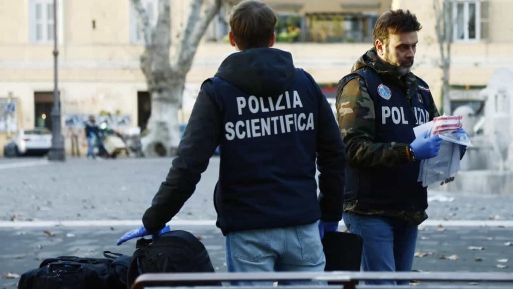 Studente accoltellato dopo una lite a scuola, preso l'aggressore: è un 17enne