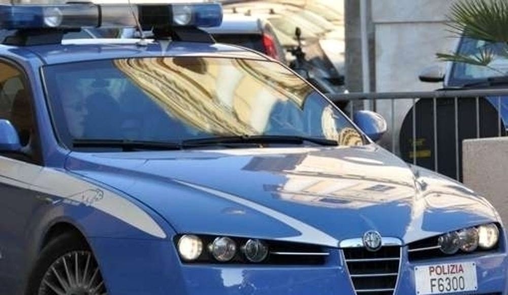 "Non ho i soldi per mangiare, mi ammazzo". Dramma della povertà: donna salvata dai poliziotti