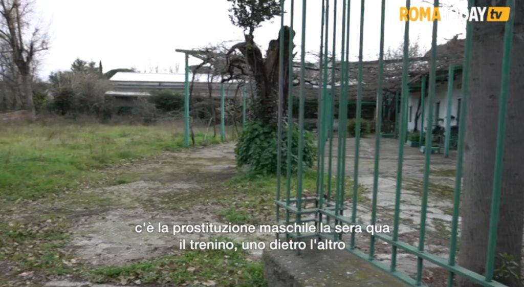 Prostituzione maschile: blitz a Villa Gordiani. Quattro persone colte sul fatto, scattano le denunce