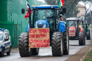 Trattori in protesta a Roma, 23 mezzi arrivati in città