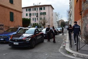 Assedio al Quarticciolo: il nuovo blitz incastra giovani pusher. Uno era ricercato