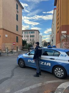 Quarticciolo, altra rivolta contro le forze dell'ordine: in 20 accerchiano gli agenti per evitare gli arresti