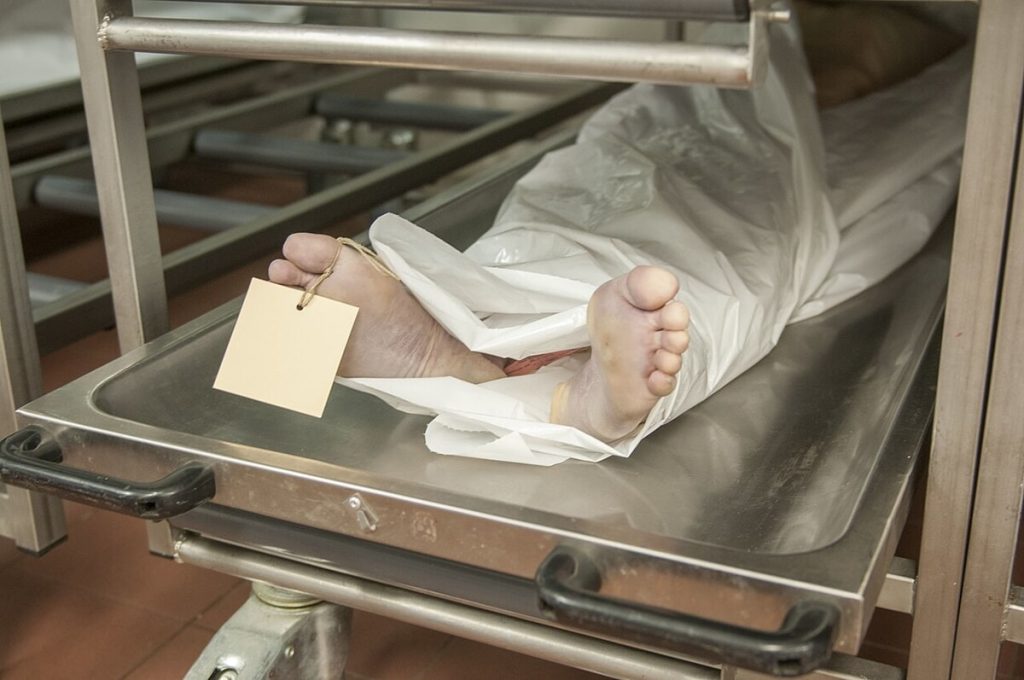 Corpi decomposti, carbonizzati o investiti da treni. A Roma ci sono 248 cadaveri senza un nome