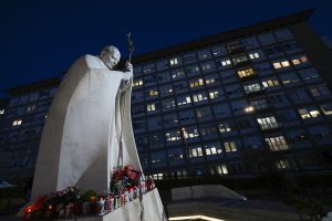 Come sta papa Francesco? Gli aggiornamenti su Bergoglio ricoverato: "Ha riposato bene"