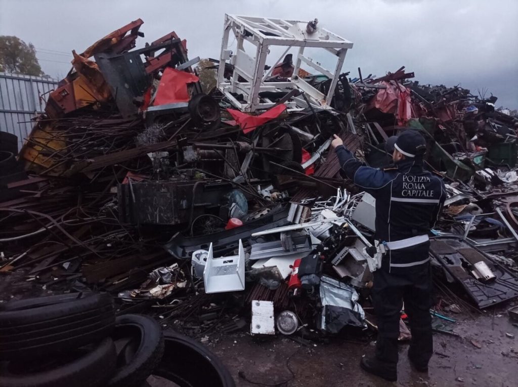 Seimila tonnellate di rifiuti pericolosi: smascherato traffico illecito. Quattro arresti