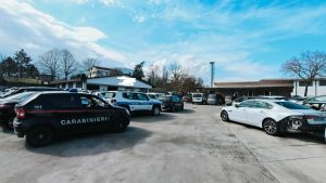 Gestione illecita di rifiuti speciali: blitz nel centro di autodemolizioni