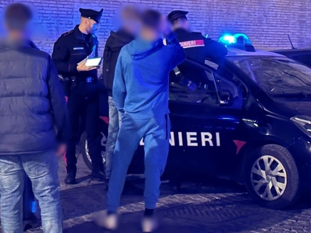 Droga venduta nelle ore della movida, due arresti. Uno ha 17 anni