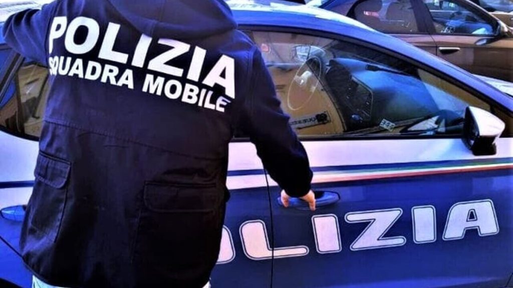 Moglie accoltella il marito che la stava picchiando con un bastone. Sono entrambi gravi