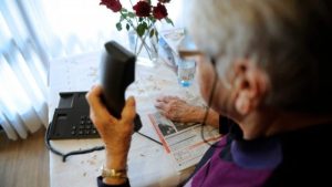 La telefonata del finto carabiniere che truffa anziana e scappa con 20mila euro in oro