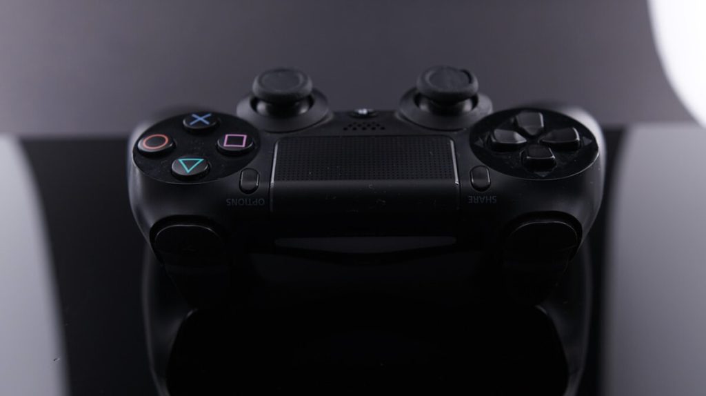 Dal furto all'estorsione: "Dammi 350 euro se rivuoi indietro la Playstation"