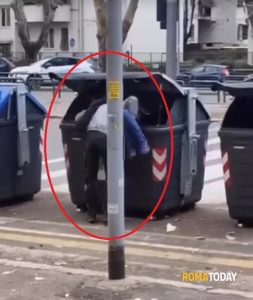 La fake news del video della donna gettata in un cassonetto a Roma. È stato fatto dietro pagamento